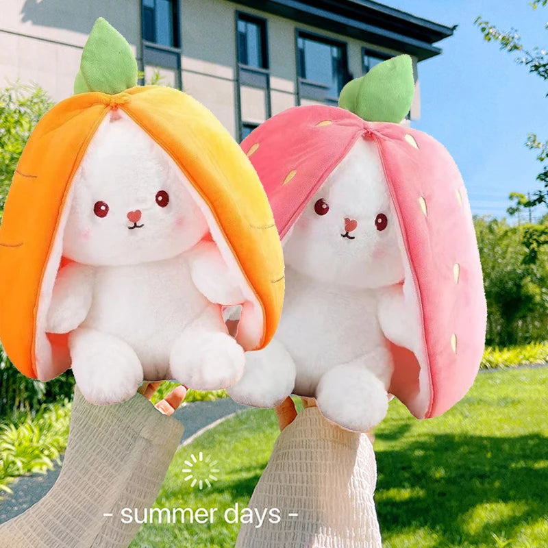 25 cm Cosplay Erdbeer-Karotten-Kaninchen-Plüschtier Ausgestopfte kreative Tasche in Obst verwandeln Baby Kuschelhase Plüschpuppe für Kinder