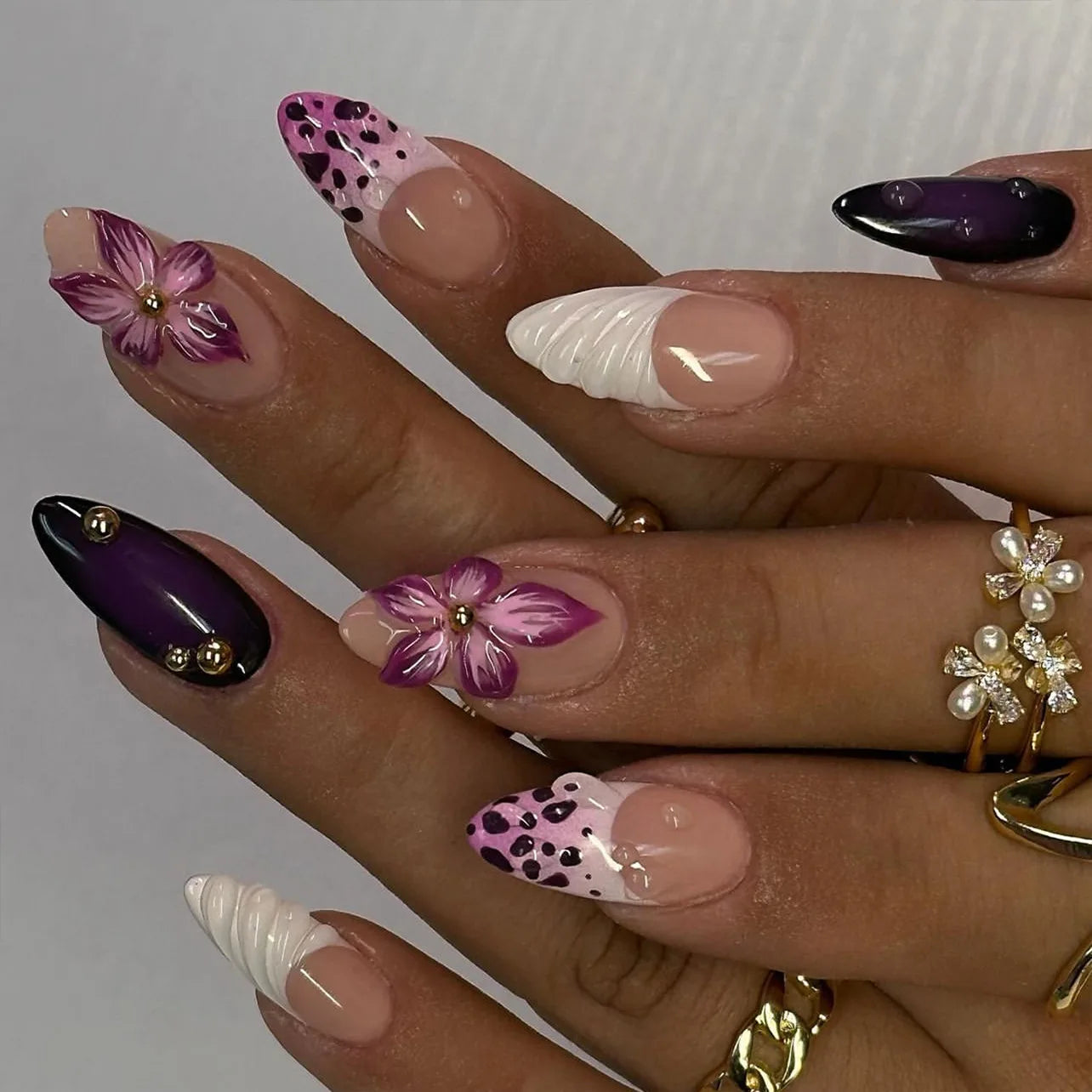 24pcs Summer Fake Nails Press on Almond Wearable 3D Butterfly Flower Short Almond False Nails Smudging Bubble Bead False Nails