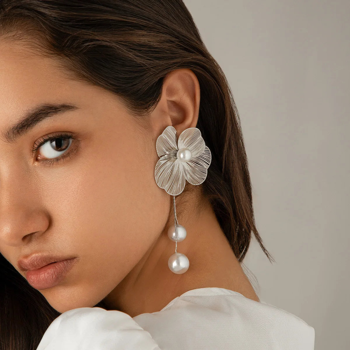 925 Silver Needle Korean Fashion Metal Leaf Flower Earrings For Women Jewelry 2024 Trending Sweet Cool Pearl Tassel Earrings
