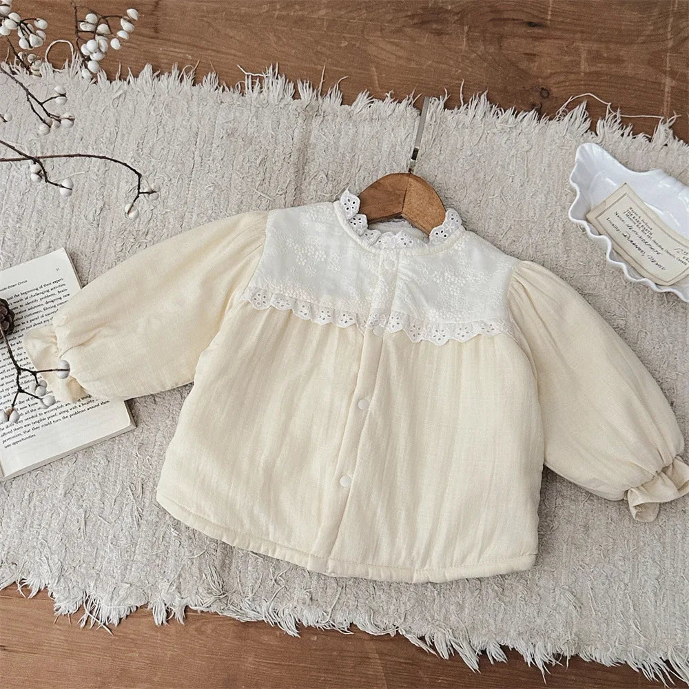 Baby Kleidung Stickerei Spitze Warme Mantel 2024 Winter Neue Mädchen Baby Prinzessin Stil Süße Nette Alle Spiel Baumwolle Gefütterte Jacke
