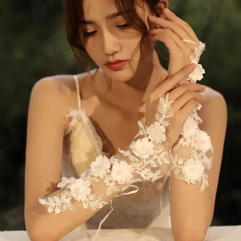 White Lace Short Bridal Gloves Fingerless Handmade Flowers Wedding Accessories Veu De Noiva