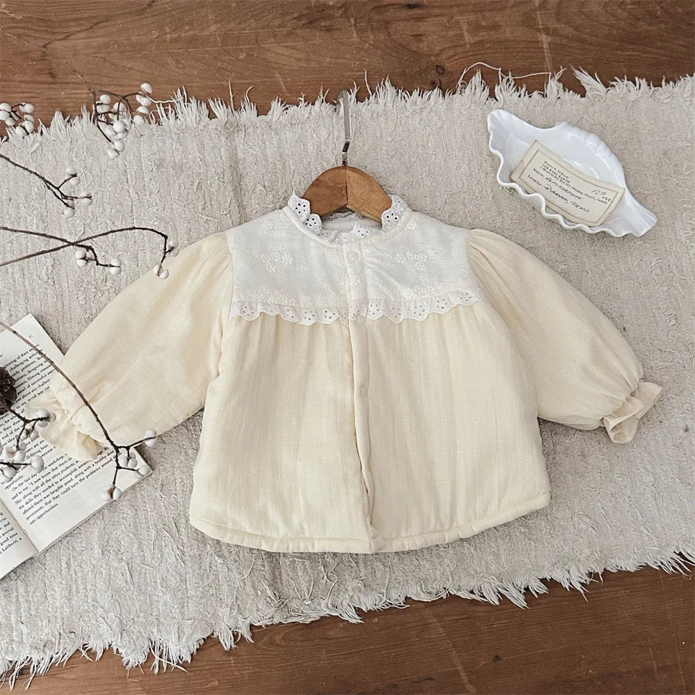 Baby Kleidung Stickerei Spitze Warme Mantel 2024 Winter Neue Mädchen Baby Prinzessin Stil Süße Nette Alle Spiel Baumwolle Gefütterte Jacke
