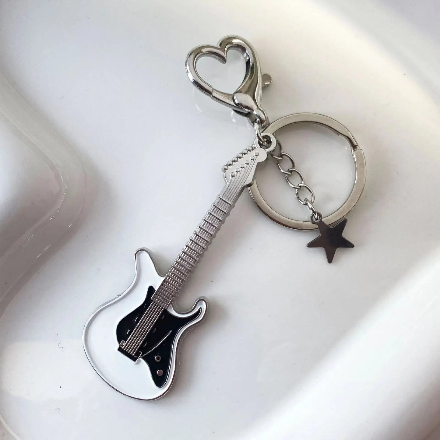 Y2k Guitar Love Heart Key Chain for Men Women Star Sweet Keychain Cool Trendy Fashion Pendant Rock Punk Vintage Accessories Gift
