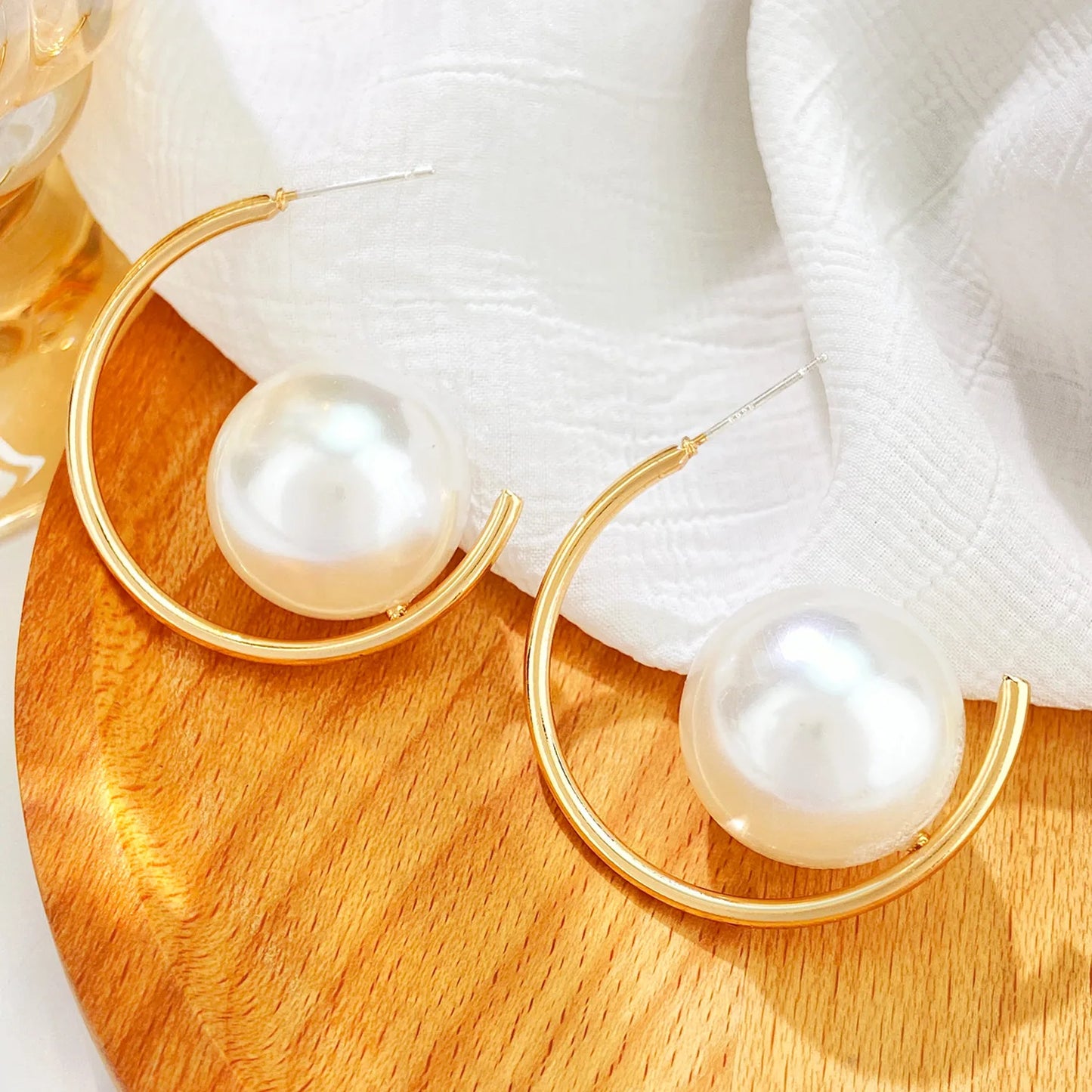 Exaggerated Big Pearl C Shaped Earrings For Jewelry 2025 Trending New Fashion Women's Geometric White Red Grey Pearl Earrings