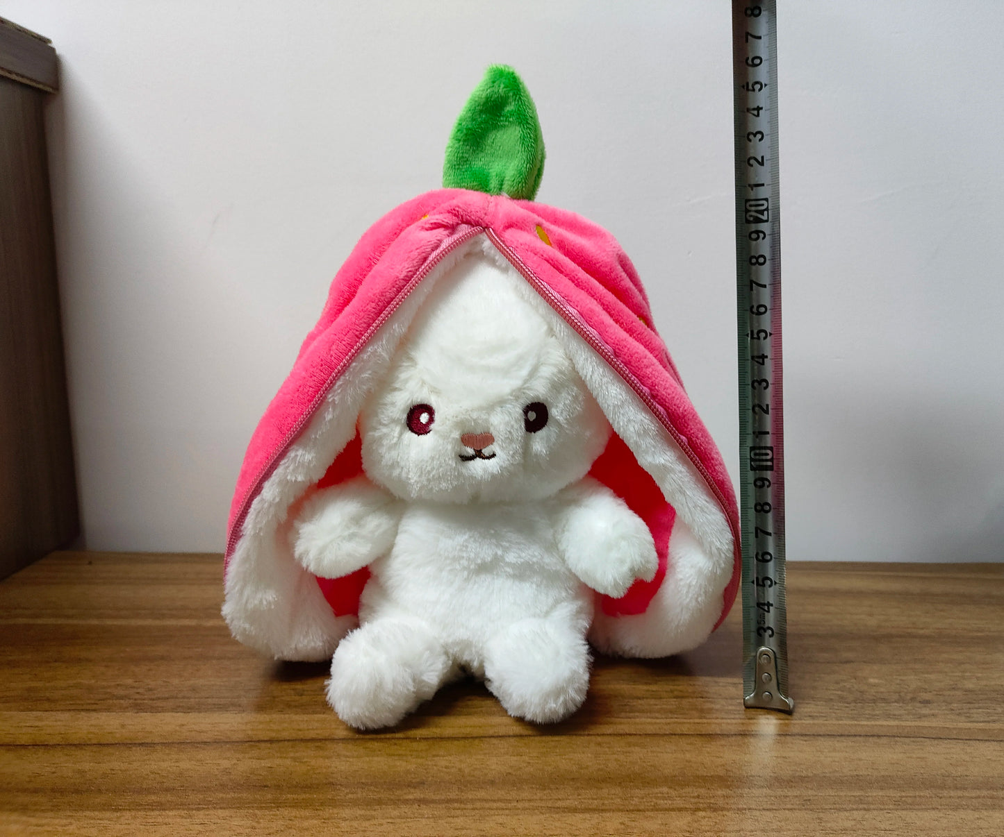 25 cm Cosplay Erdbeer-Karotten-Kaninchen-Plüschtier Ausgestopfte kreative Tasche in Obst verwandeln Baby Kuschelhase Plüschpuppe für Kinder