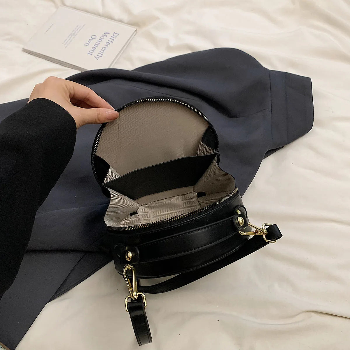 LEFTSIDE Small Striped Round Straw Bags for Women 2024 Y2k Summer Shoulder Bags Handbags and Purses Weave Beach Crossbody Bag