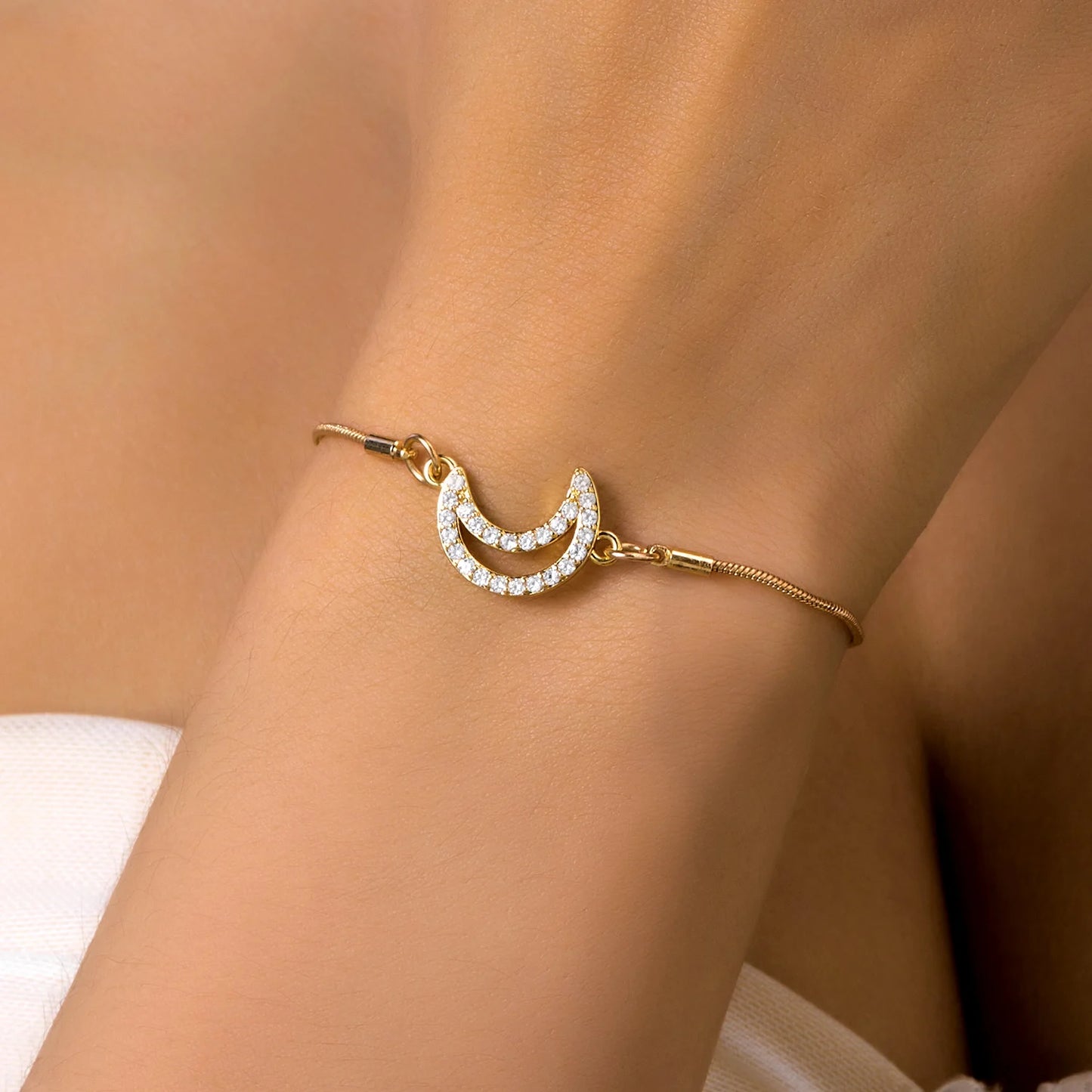 Stainless Steel Hollow Star Moon Bracelet for Women Gold Color Shiny Zircon Metal Chain Bangles Friendship Party Jewelry Gifts