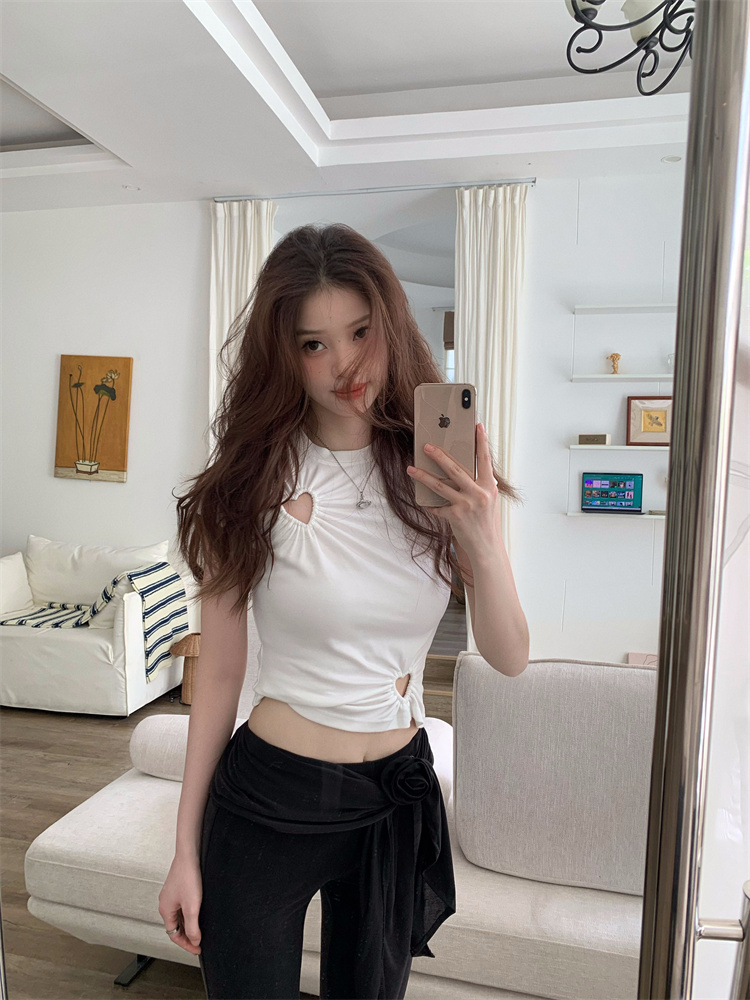 Cut Out Niche Style slim round Neck Top T-shirt with Short Sleeves for woman