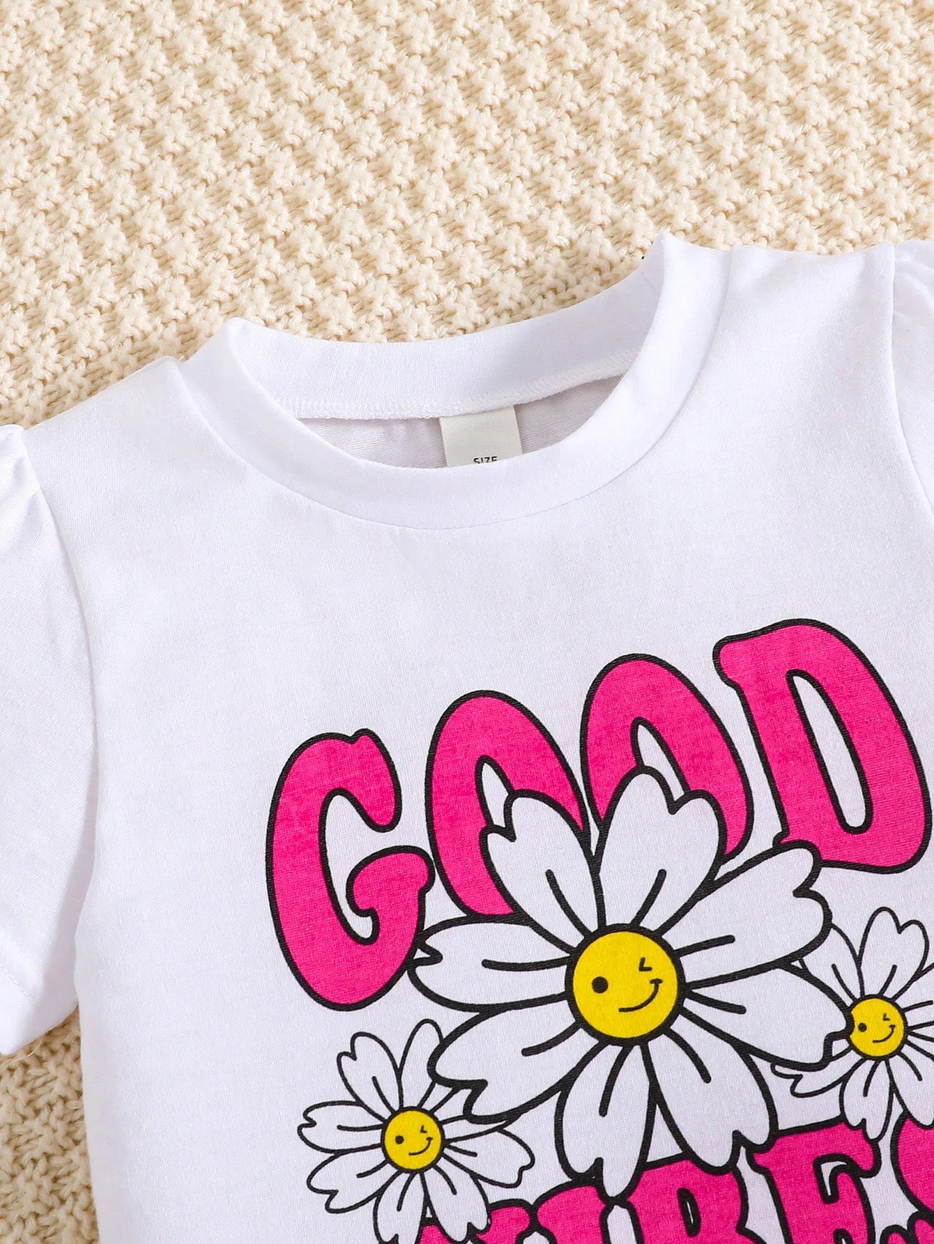 2-piece girls spring/summer fashion cute outdoor casual clothing white knit round neck Daisy print T-shirt + green pleated skirt