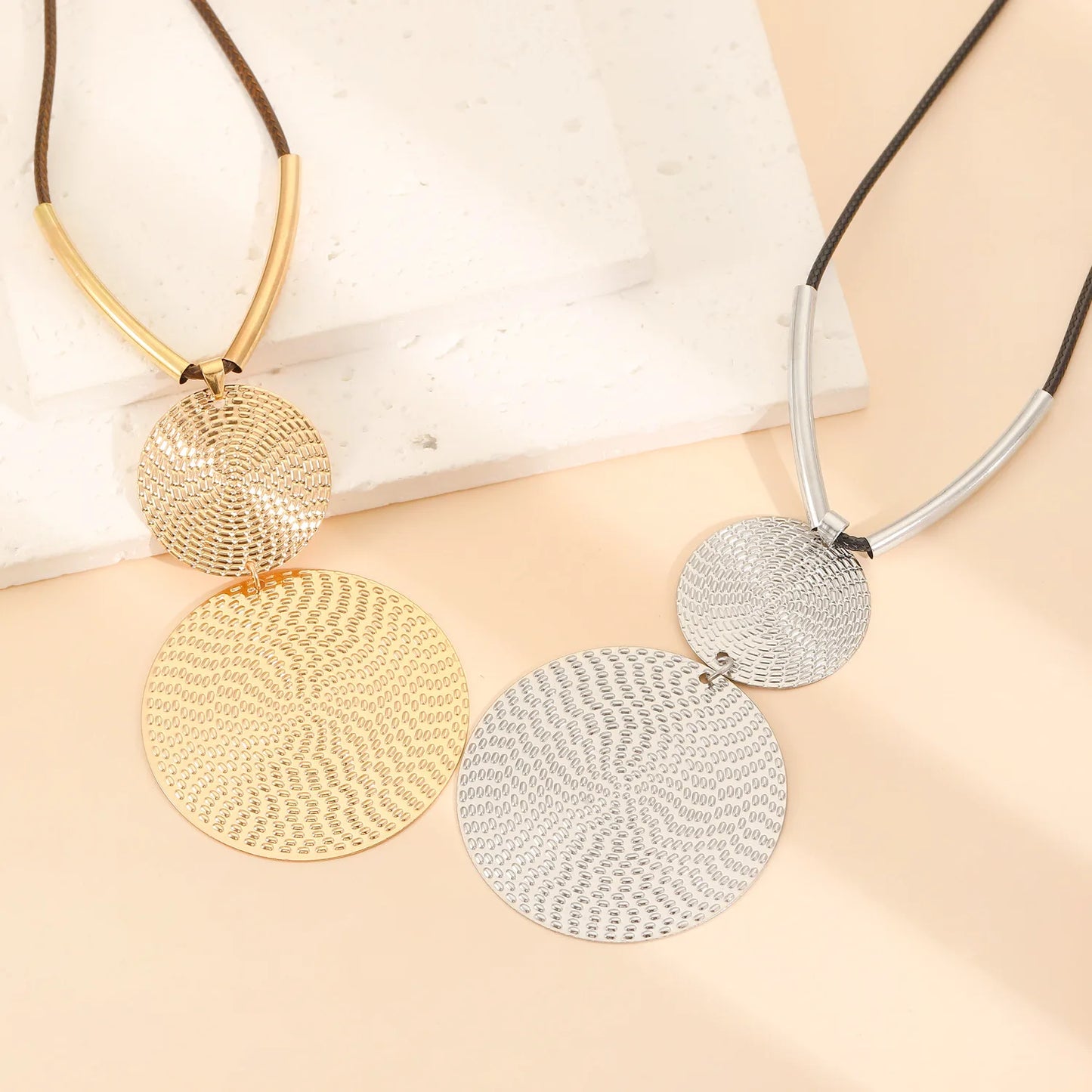 Hip-hop Round Shaped Metal Necklace for Women Circular Tubes Minimalist Exaggerated Black PU Rope Pendant Necklace