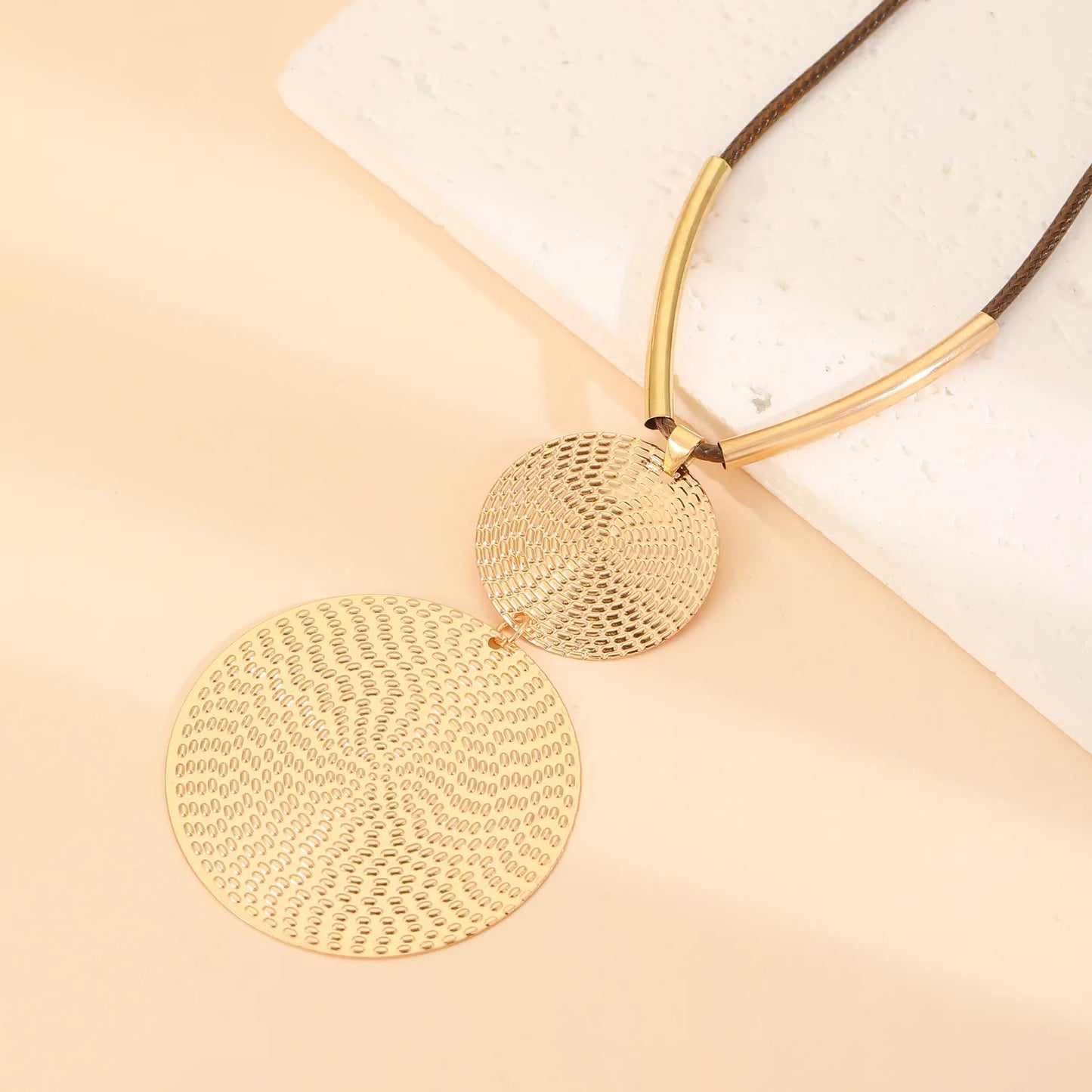 Hip-hop Round Shaped Metal Necklace for Women Circular Tubes Minimalist Exaggerated Black PU Rope Pendant Necklace