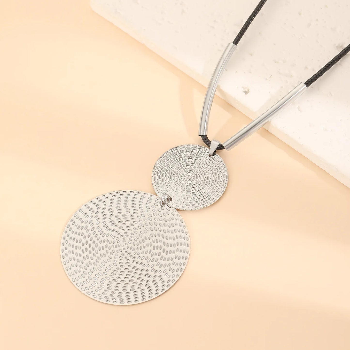 Hip-hop Round Shaped Metal Necklace for Women Circular Tubes Minimalist Exaggerated Black PU Rope Pendant Necklace