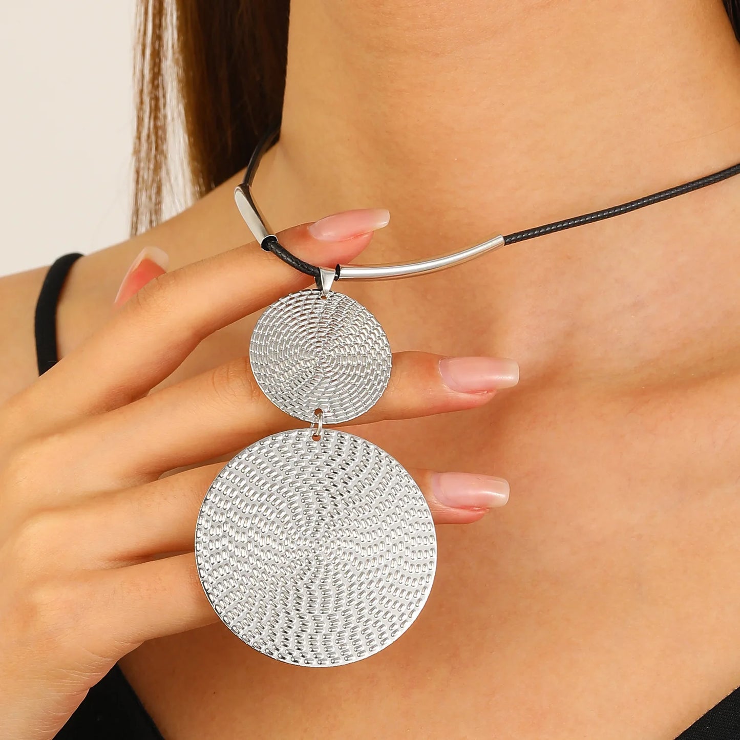 Hip-hop Round Shaped Metal Necklace for Women Circular Tubes Minimalist Exaggerated Black PU Rope Pendant Necklace