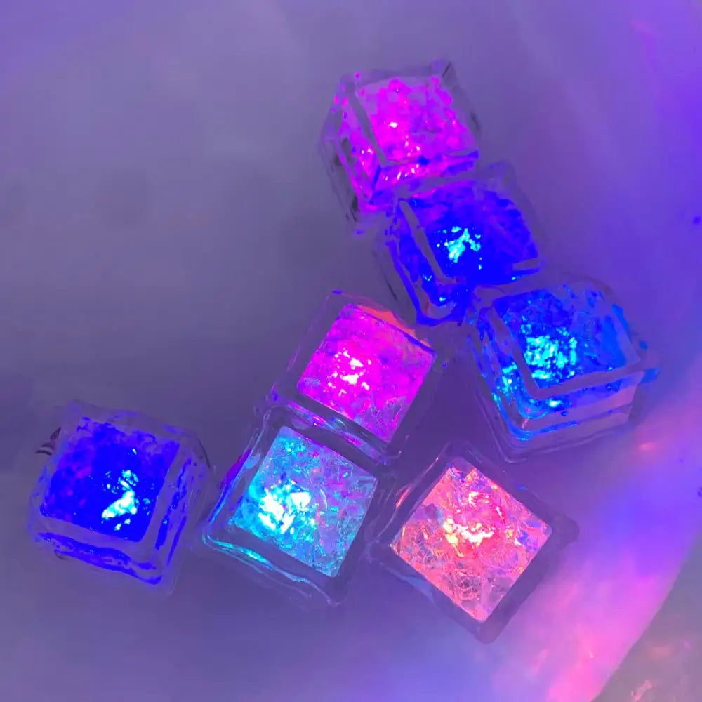 8 Stücke Kinder Baden Leuchtende Eiswürfel Niedlichen Tier Druck Bunte LED Licht Spielzeug kinder Baby