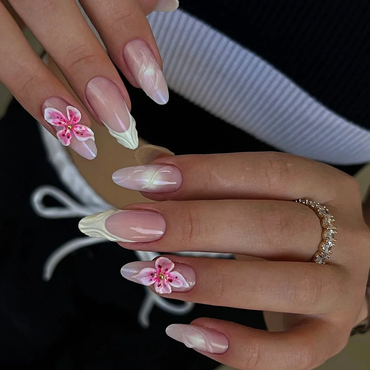 24pcs Summer Fake Nails Press on Almond Wearable 3D Butterfly Flower Short Almond False Nails Smudging Bubble Bead False Nails