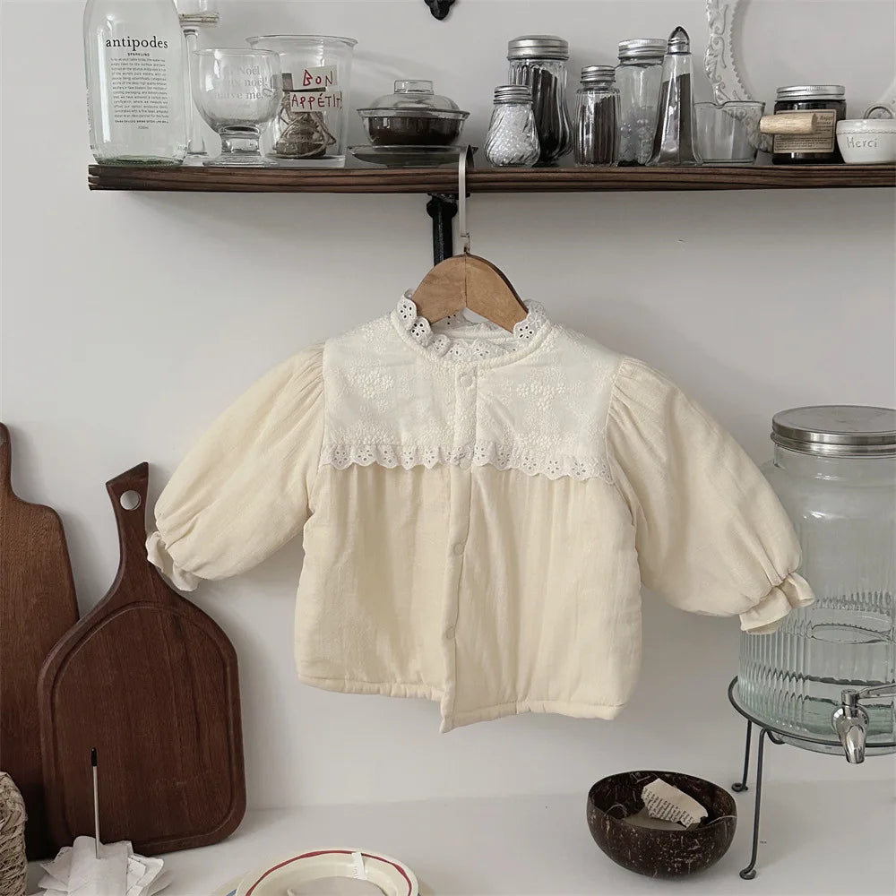 Baby Kleidung Stickerei Spitze Warme Mantel 2024 Winter Neue Mädchen Baby Prinzessin Stil Süße Nette Alle Spiel Baumwolle Gefütterte Jacke