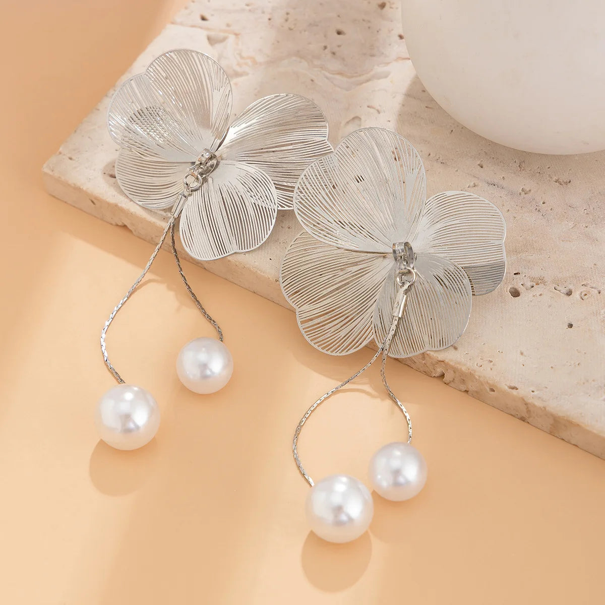 925 Silver Needle Korean Fashion Metal Leaf Flower Earrings For Women Jewelry 2024 Trending Sweet Cool Pearl Tassel Earrings