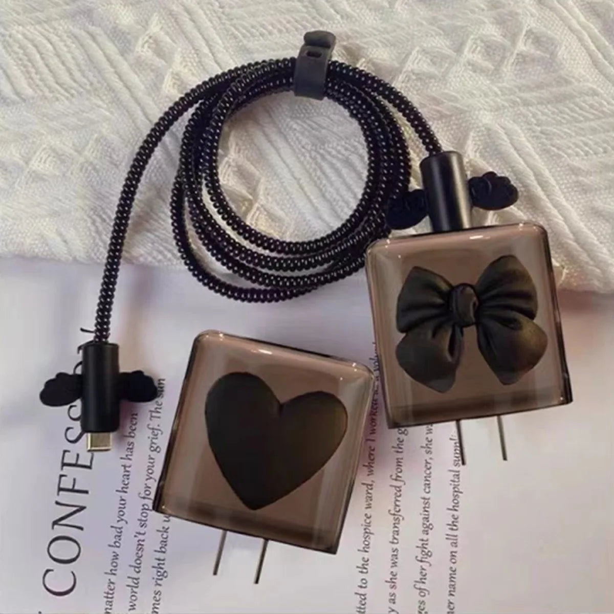 غطاء حماية كابل بيانات شحن من Black Love Bow مكون من 5 قطع مع ملحقات لجهاز iPhone 18/20w