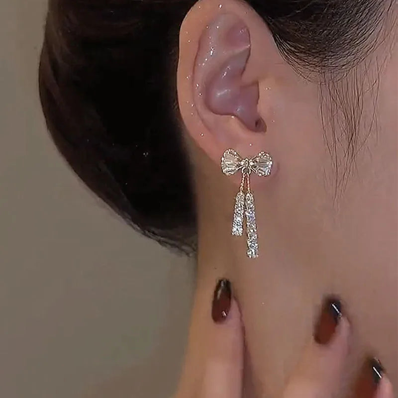 Schleife Diamant Kristall Ohrringe Modische und stilvolle Ohrringe Neue trendige Design Silber Nadel Ohrringe für Frauen