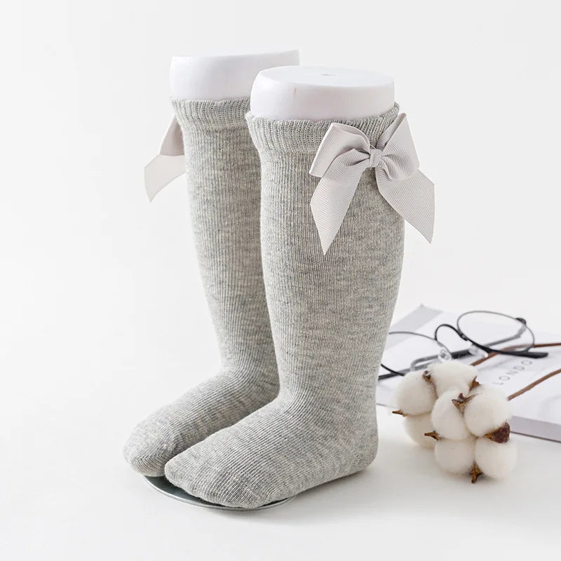 Baby-Accessoires Neugeborene Socken Mutter Kinder Kinder Strümpfe Bogen Kleinkind Mädchen Prinzessin Baumwolle Säuglings-Mittelrohrsocken Baby-Kleidung
