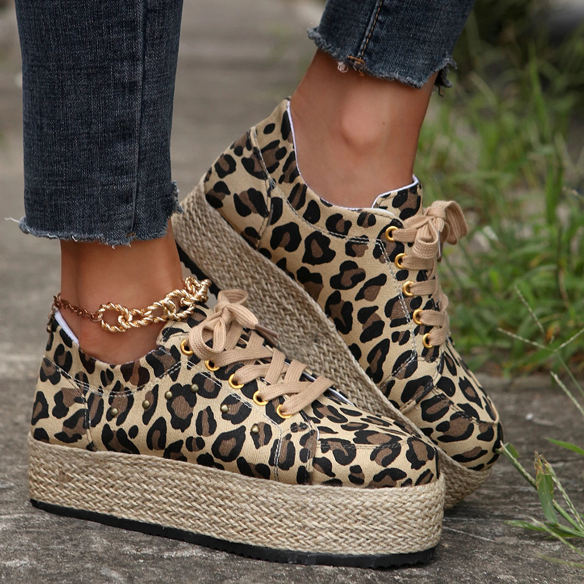 Women Casual Lace Up Shoes Round Toe Large Size Casual Footwear Women's Thick Soles Vulcanized Shoes Canvas Sneakers