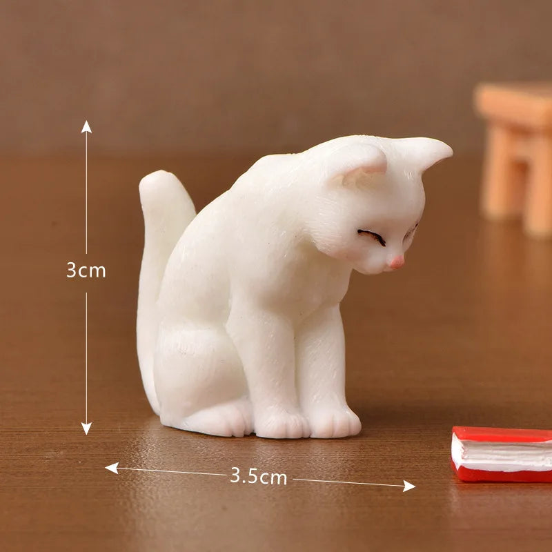 Cute Figurines Miniature Action Toy Cartoon Animal Cat Resin Ornament Micro Landscape Desk Accessories for Decoration Toy Home