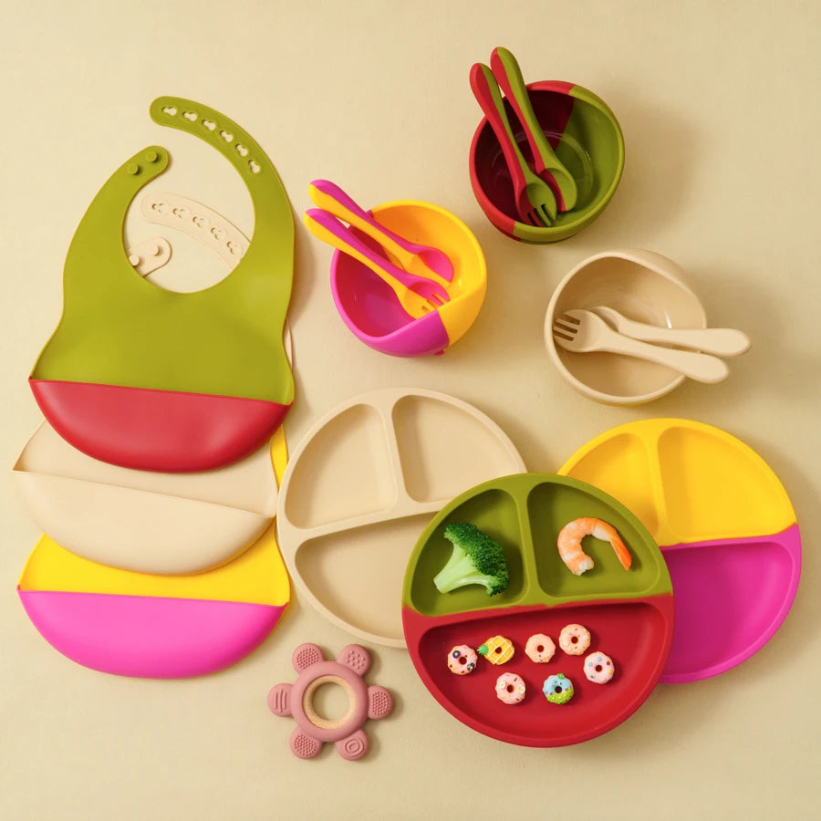 5PCS Baby Silicone Tableware Set Color Contrast Bib Suction Bowl Non-slip Plate Soft Spoon Fork Feeding Training Baby Dinner Set