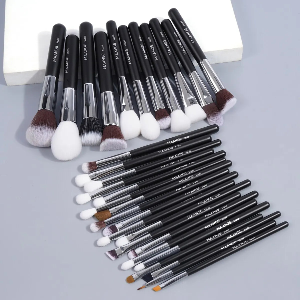 30PCs Professional Makeup Brushes Set Cosmetic Beauty Tools Foundation Eyeshadow Concealer Blend Brushes Fluffy Bristle Powder