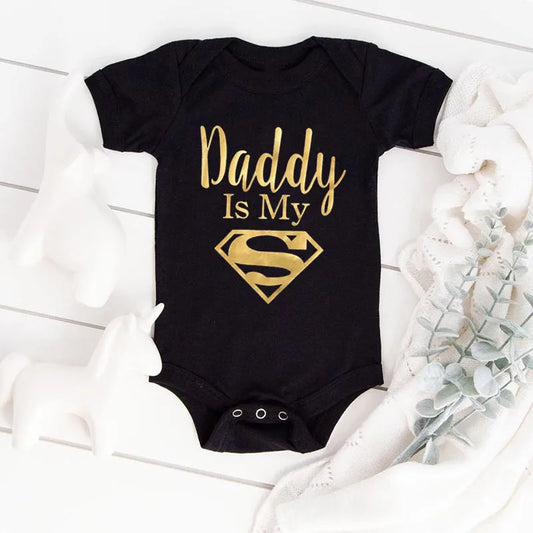 Babyspielanzug für Neugeborene, Jungen und Mädchen, Kleidung „Gold Daddy Is My Hero“, lustiger Aufdruck, Säuglingsoverall, süßer, lässiger Babybody