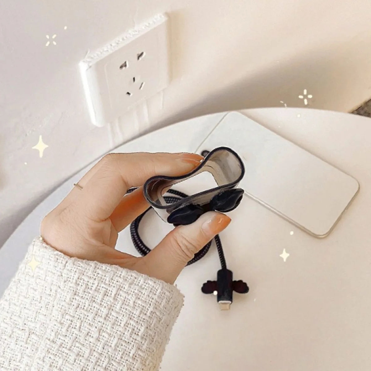 غطاء حماية كابل بيانات شحن من Black Love Bow مكون من 5 قطع مع ملحقات لجهاز iPhone 18/20w