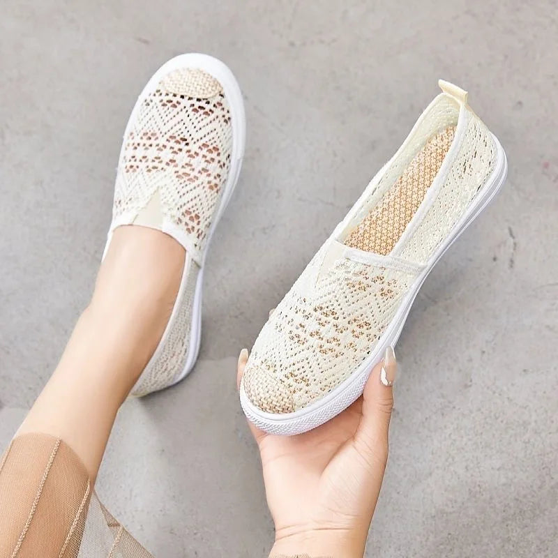 Women Flat Shoes 2025 New Summer Fashionable Breathable Hollow Mesh Soft Sole Casual Women Comfortable Sliding Shoes