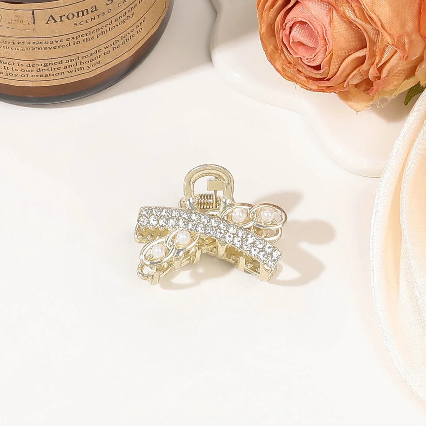 Mini Pearl Rhinestones Hair Claw For Women Retro Flower Crab Claw Clips Small Hairpins Hair Crabs Girls Hair Accessories Fashion