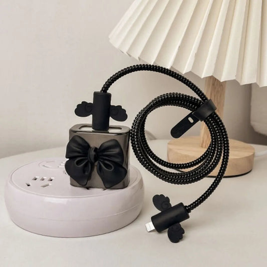 غطاء حماية كابل بيانات شحن من Black Love Bow مكون من 5 قطع مع ملحقات لجهاز iPhone 18/20w 