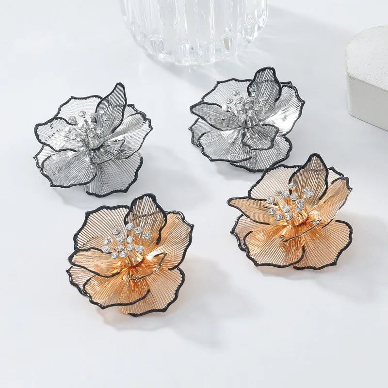Ladies' Pearl Camellia Necklace Bracelet Earrings Retro Jewelry Trend Exaggerated Jewelry Set Party Gifts Wholesale