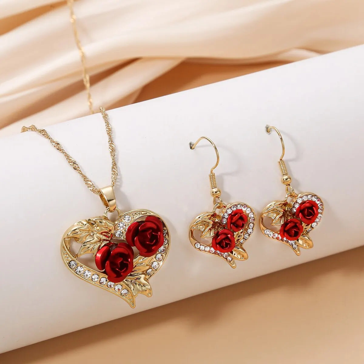 Creative Love Rose Heart Pendant Necklace For Women Exquisite Zircon Forever Necklace Romantic Valentines Day Jewelry