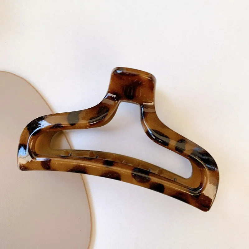 Fashion Hair Clips for Girls Plastic Leopard Claw Clip Elegant Geometry Shape Women Hair Clips Hair Accessories New Hair Claw