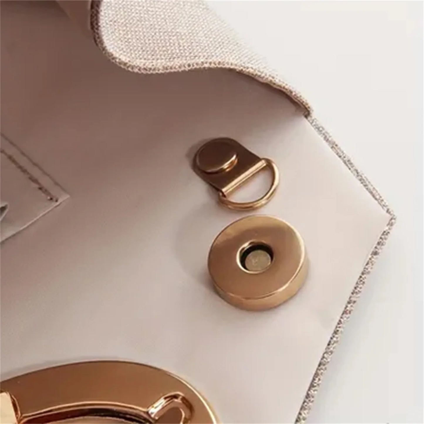 Celebrity Pleated Hand-Held Banquet Bag 2025 Fashion Ladies Romantic Wedding Evening Bag Dress Bag Shoulder Crossbody Dinner Bag