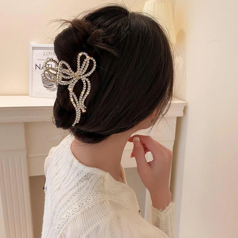 Fashion Pearl Hair Claw Clip for Women Pearl Bow Claw clip Metal Hair Accessories Hollow Barrette Crystal Ponytail Clip Ornament