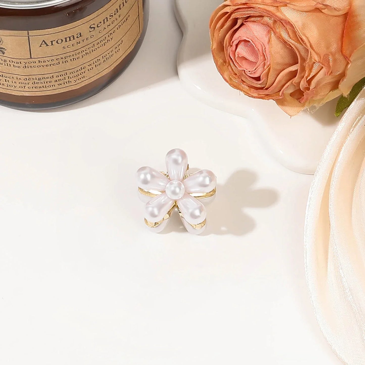 Mini Pearl Rhinestones Hair Claw For Women Retro Flower Crab Claw Clips Small Hairpins Hair Crabs Girls Hair Accessories Fashion