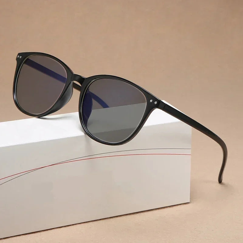 Intelligent Color Changing Far Sight Glasses New Fashion Square Frame Reading Sunglasses Prescription Photochromic Eyeglasses