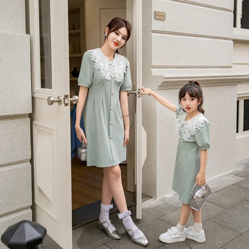 2024 Kleidung für die ganze Familie Mama und Tochter Kragen Kleider Papa Sohn Gleiche Hemden Sets Passende Paar Outfits Sommer 