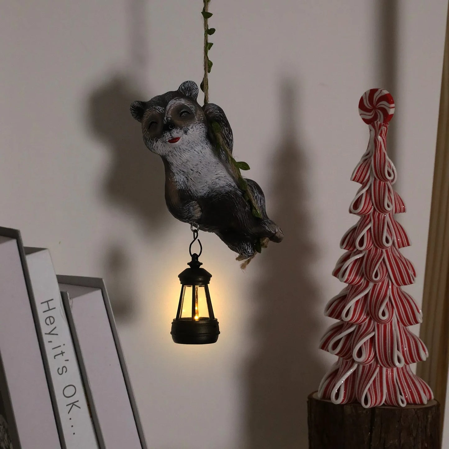 Solar Light Outdoor Statues Resin Raccoon Climbing On A L Vine With LED Waterproof Hanging Animal Figurine For Garden Wall Decor