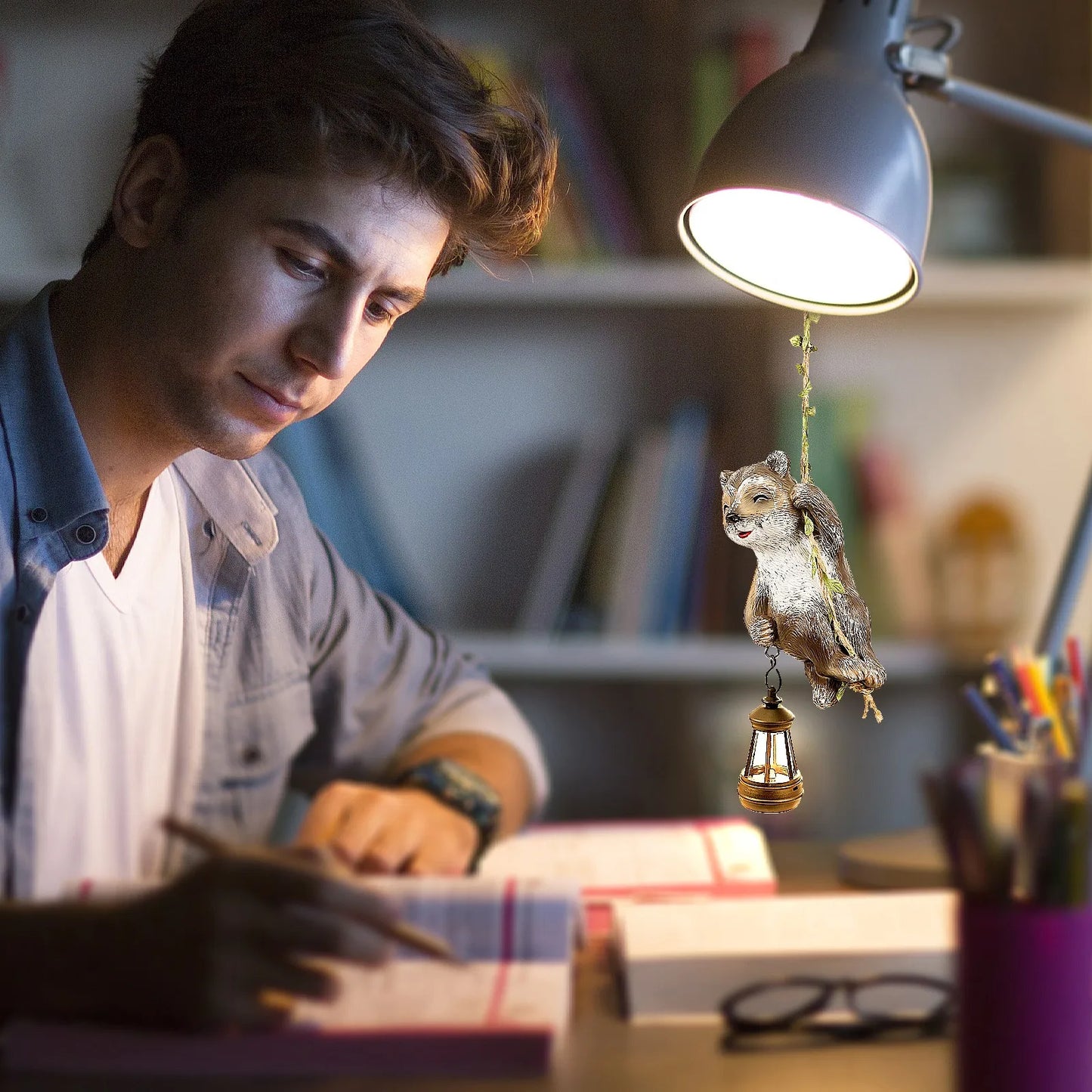 Solar Light Outdoor Statues Resin Raccoon Climbing On A L Vine With LED Waterproof Hanging Animal Figurine For Garden Wall Decor