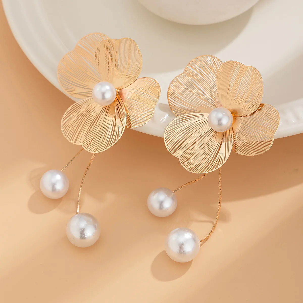 925 Silver Needle Korean Fashion Metal Leaf Flower Earrings For Women Jewelry 2024 Trending Sweet Cool Pearl Tassel Earrings