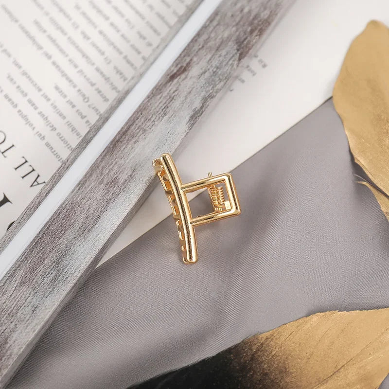 2024 New Fashionable Women's Gold Small Geometry Back Head Clip Korean Elegant Style Minimalist Shower Hair Accessories