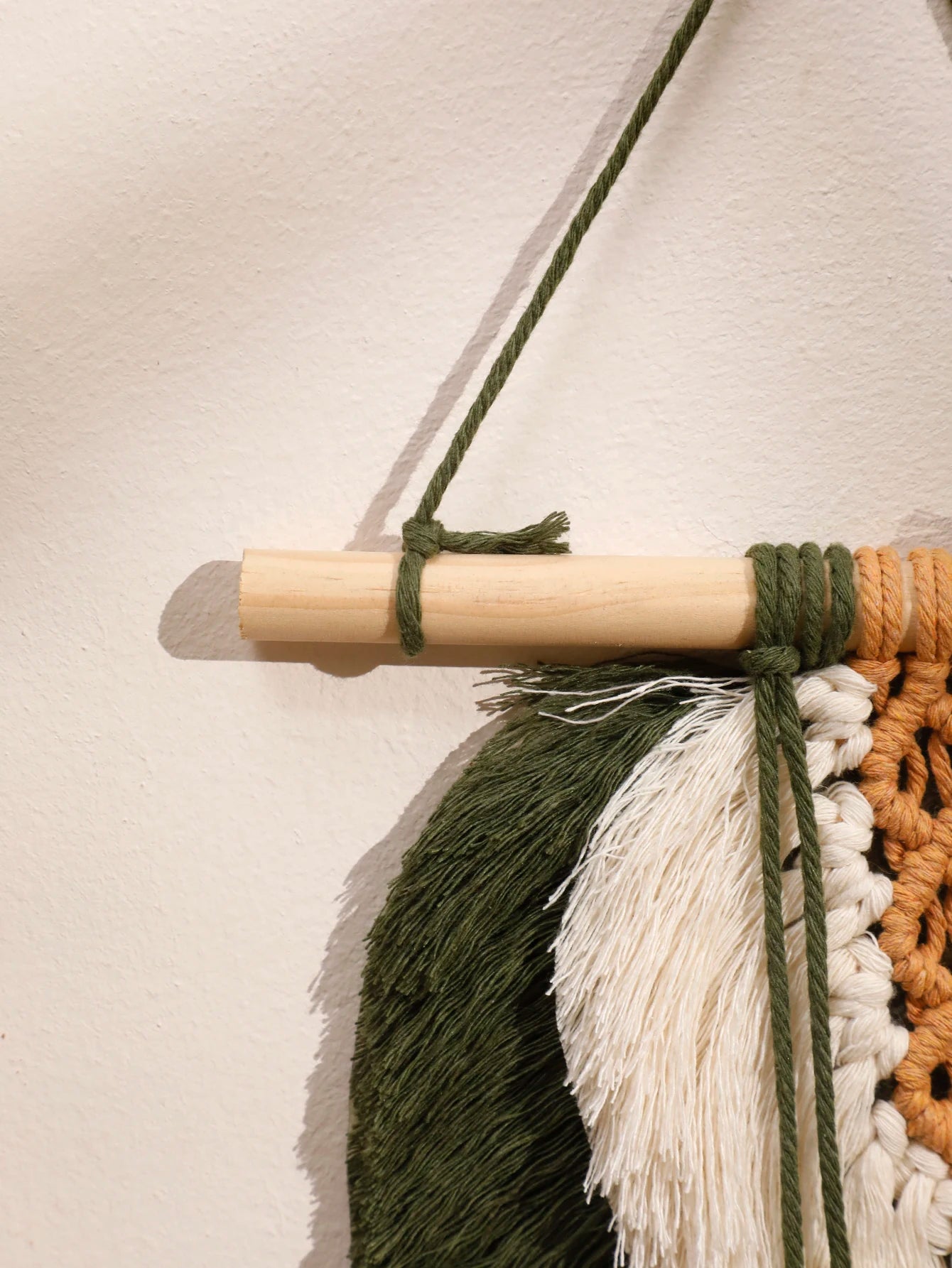 Handmade Macrame Leaf Wall Hanging, Boho Woven Leaves Tapestry, Wall Art for Bedroom Home Decor GIft for Women Girls