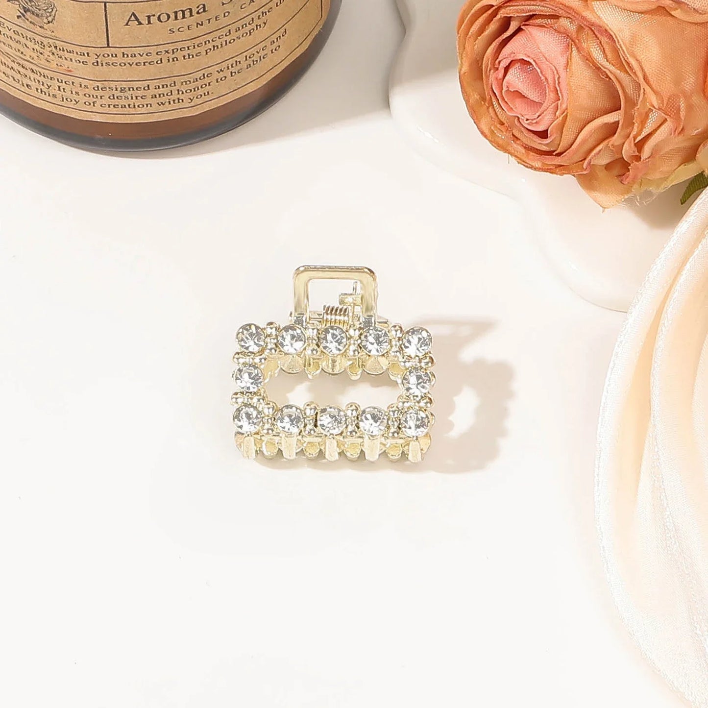 Mini Pearl Rhinestones Hair Claw For Women Retro Flower Crab Claw Clips Small Hairpins Hair Crabs Girls Hair Accessories Fashion