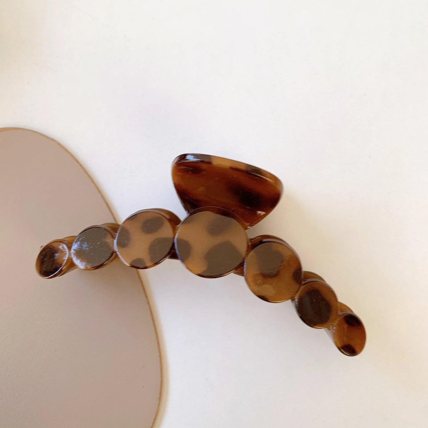 Fashion Hair Clips for Girls Plastic Leopard Claw Clip Elegant Geometry Shape Women Hair Clips Hair Accessories New Hair Claw