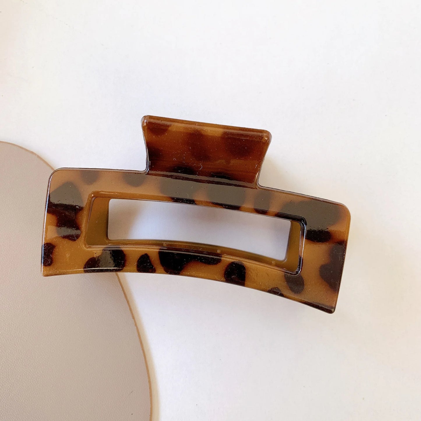 Fashion Hair Clips for Girls Plastic Leopard Claw Clip Elegant Geometry Shape Women Hair Clips Hair Accessories New Hair Claw