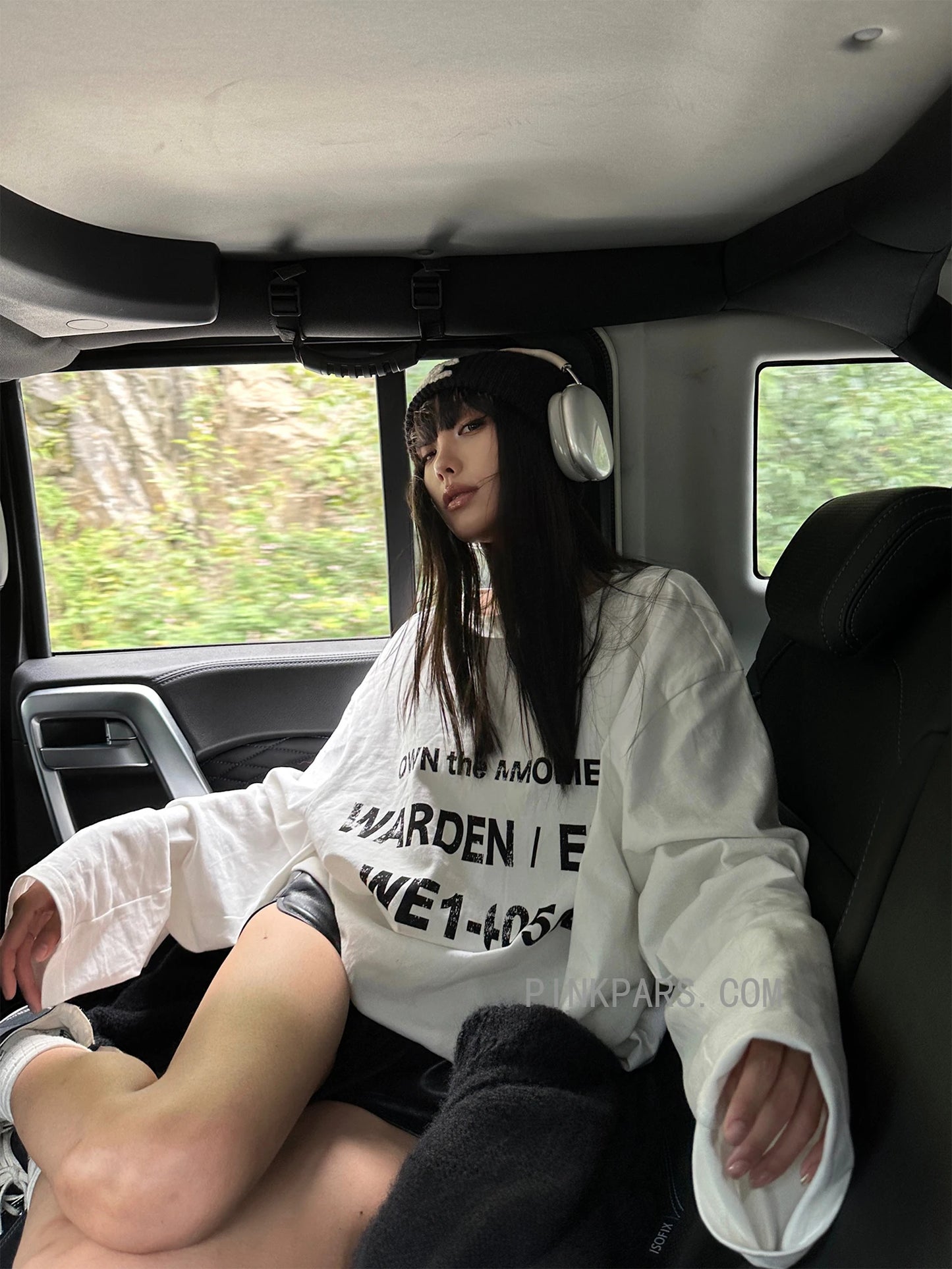 WARDEN EDGE Timeless Comfort White Long-Sleeve Tee-Effortless Minimal Letter Print Slim-Fit Casual Top for Petite Everyday Style clothes